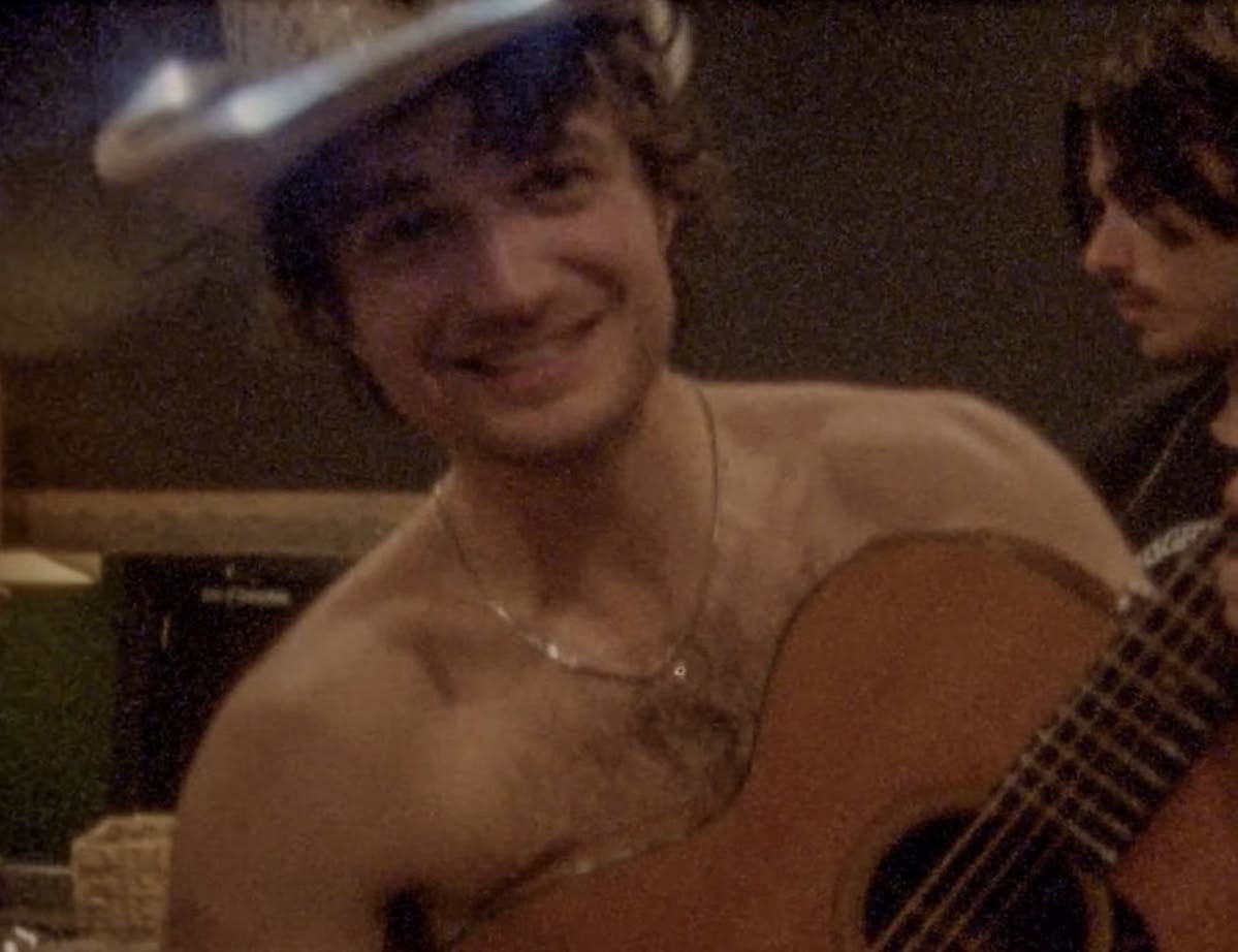 djosprincess's tweet photo. shirtless djowboy playing guitar is so sexy https://t.co/80GrpXBatL