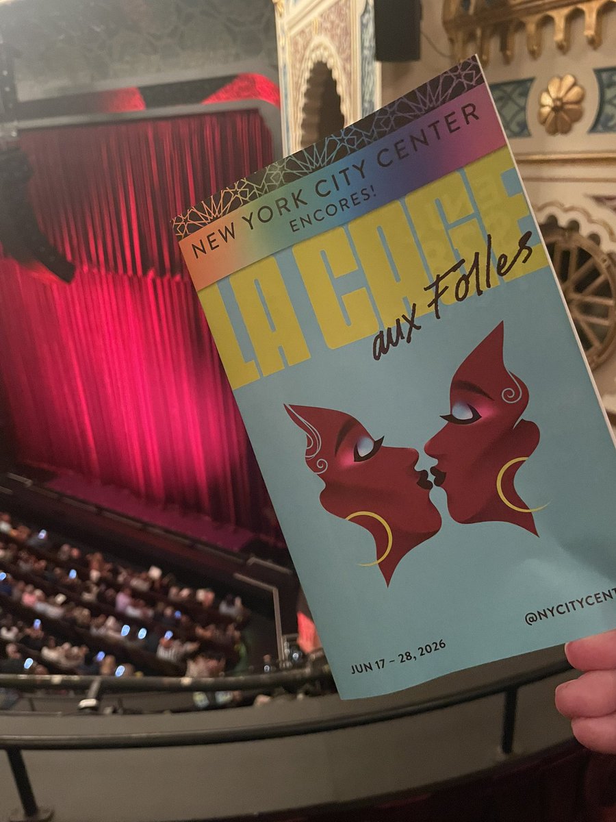 DougBenson's tweet photo. LA CAGE was fantastic. And I also enjoyed SCHMIGADOON, CATS: THE JELLICLE BALL and THE 25TH ANNUAL PUTNAM COUNTY SPELLING BEE - where I was selected to be a guest speller! https://t.co/r34OeaNAZn