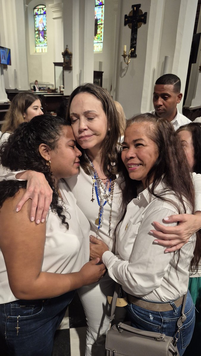 ElVenezolanoP's tweet photo. @MariaCorinaYA en la misa de Solidaridad y Oración por Venezuela en Panamá. Catedral Basílica Santa María La Antigua
@ConVzlaComando @SergioNovelliE @AlbertoRodNews @OrlvndoA @LuisOlavarrieta https://t.co/XK4Bnf7zaV