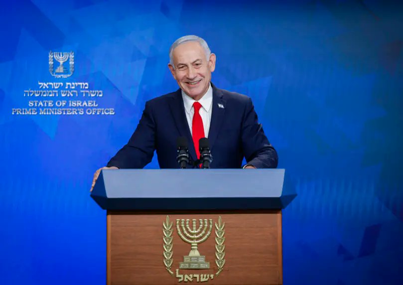 VanguardZone's tweet photo. Israeli PM Netanyahu:

We have many friends, including a small country called India.

It has 1.4 billion people, and we receive a huge amount of support from there. On Facebook, I'm flooded with messages showing overwhelming support from people in India. https://t.co/A03df0g0Nx