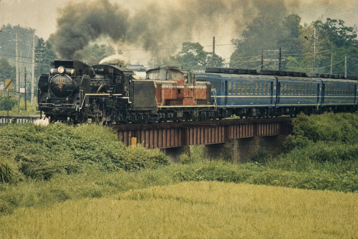古い鉄道写真貼って寝る 画質劣化がひどいのでAIで補修 #AIで遊ぶ