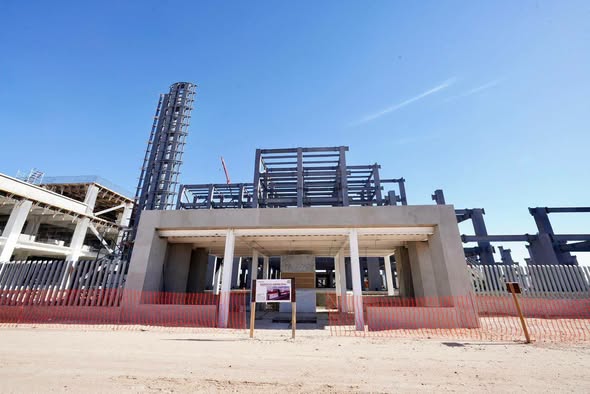 oscargoulloa's tweet photo. Durazo y Sheinbaum amplían infraestructura hospitalaria con anuncio de nuevo hospital del IMSS en Guaymas https://t.co/iKTDOx3bJ9 https://t.co/JofPCTD4Ry