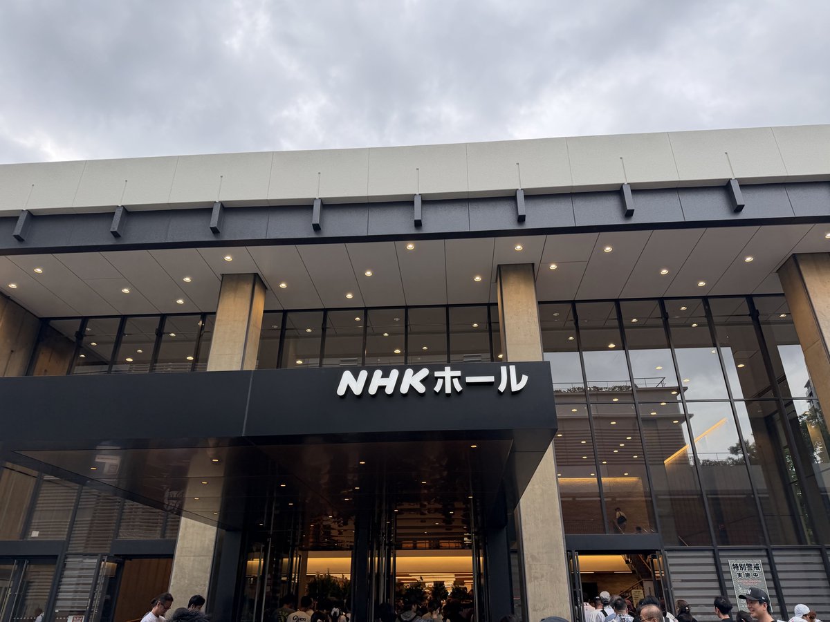 miku731's tweet photo. AiNA THE END LIVE TOUR 2026 PICNIC in NHKホール🎤🎸

ツアー最終日にして初参加だったけど、毎回ライブに行くたびに凄いを更新してくれるアイナ。今日も本当に素晴らしいライブだった✨歌うとカッコイイ！踊ると綺麗でセクシー！それでいて喋ると関西弁でめっちゃ可愛い❤️それがアイナの魅力✨ https://t.co/sKfPAZNOoe