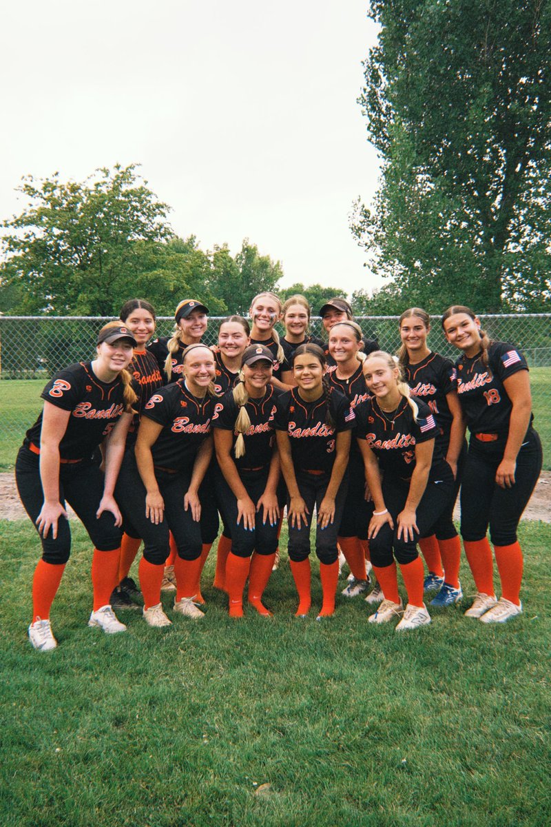 alliecramer_18's tweet photo. Had the best time at IDT 🎆

Thank you @BoulderIDT for the amazing experience and coaches for coming to watch!! 

On to the next with my bandits 
Connect Camp + Easton Rawlings Showcase 9-12 🔜 🔥
@tagupSoftball @BanditsGlass @DiamondAddicts @DDSBaEvents https://t.co/6lumxvSTUD