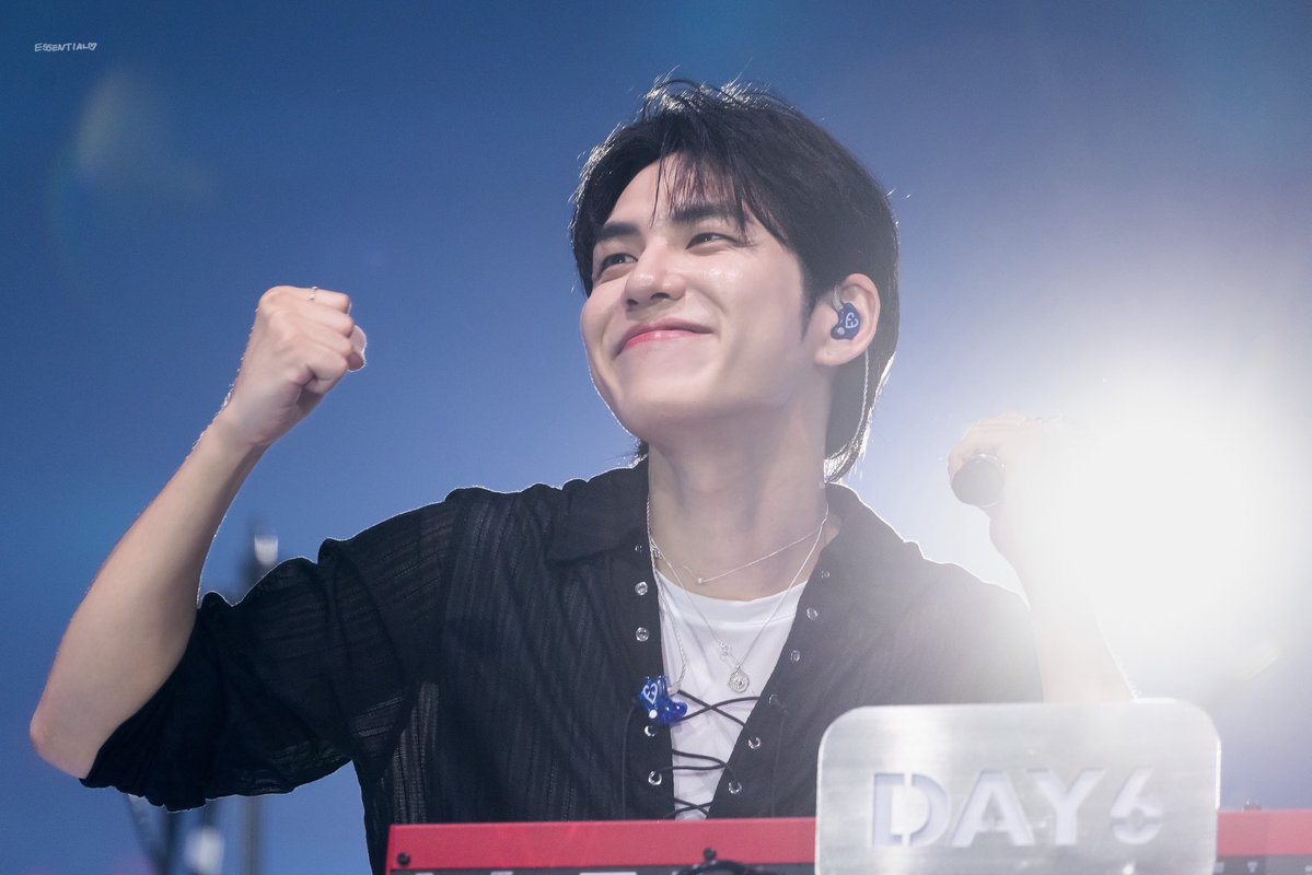 __ESSENTIAL's tweet photo. 260705 The DECADE FINALE 

#데이식스 #day6 #원필 #WONPIL https://t.co/VoSaEG9j1k