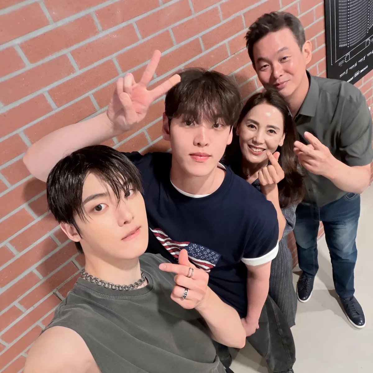 stanastro1602's tweet photo. Yoon Family!🫶🏼

📷macsangmacha IG
#YOONSANHA #윤산하 #ASTRO #아스트로 https://t.co/3XGJQNvQjz