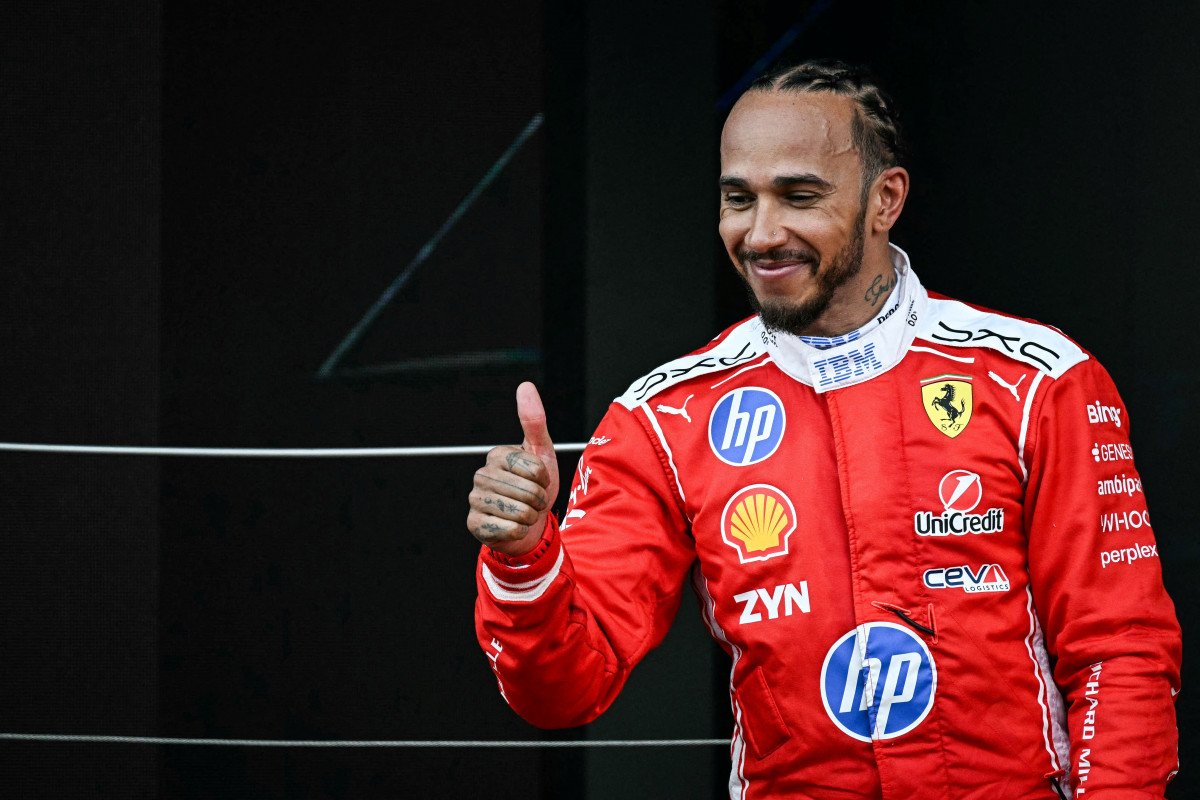 wesleyamarall's tweet photo. Parabéns a Sir @LewisHamilton 
O mais véinho da pista e ainda tendo alta performance e numa equipe de ponta! Senão fosse os 5s de punição e a palhaçada da direção no final o resultado poderia ser outro!
#F1naBand https://t.co/Pk6szZDsEI
