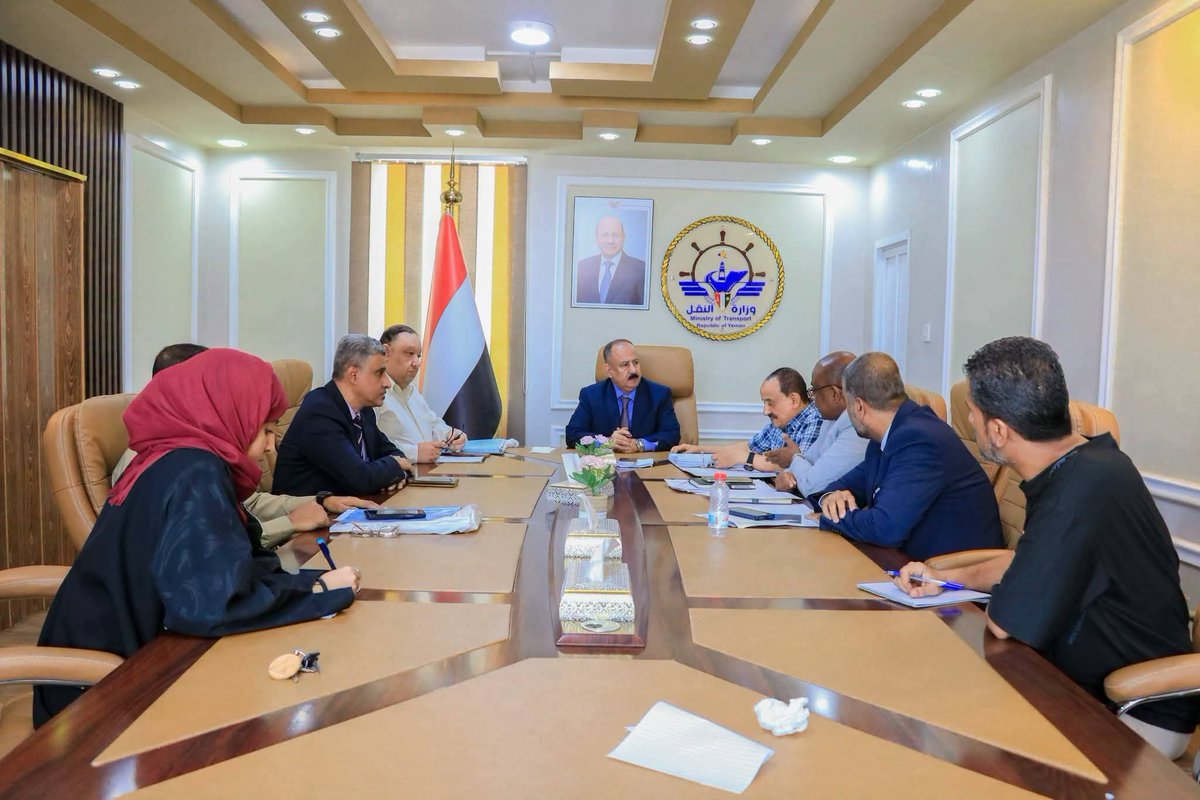 Shabwa_Gate's tweet photo. وزير النقل محسن حيدرة يترأس اجتماع اللجنة الفنية المكلفة بموجب القرار الوزاري رقم (28) لعام 2026، لمناقشة واستكمال الإجراءات الرسمية والقانونية لاعتماد مشروع ميناء قنا الاستراتيجي بمحافظة شبوة، في إطار جهود وزارة النقل لتطوير قطاع الموانئ وتعزيز دوره في دعم الاقتصاد الوطني. https://t.co/F8jtm5KAtb