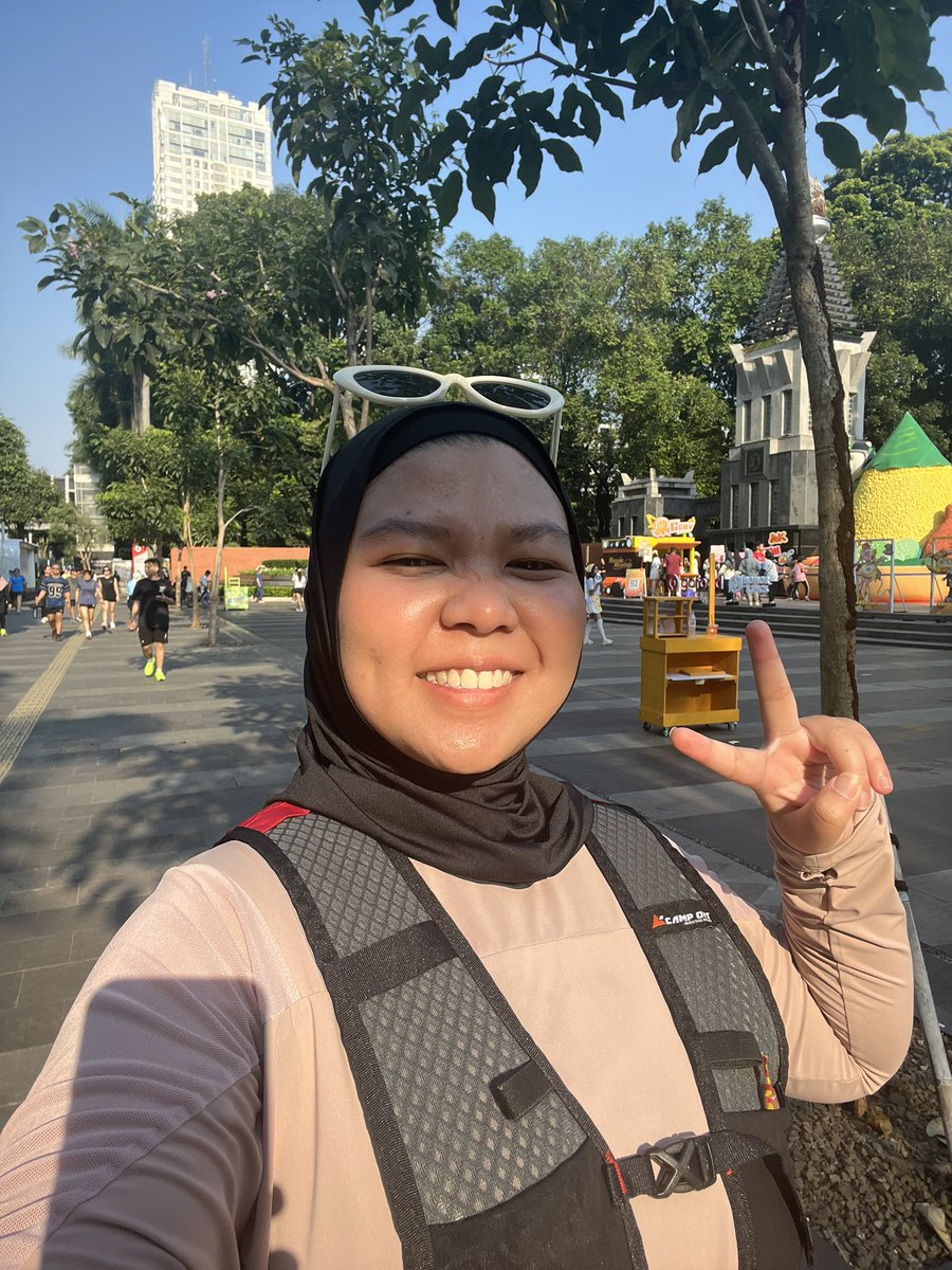 belasfira's tweet photo. Menurut gue CFD itu contoh dari kebijakan pemerintah yang gak pake modal gede, memperlancar ekonomi, dan yang paling utama menyediakan ruang publik. Makanya fasilitas kyk gini harusnya gak boleh di komersialisasikan apalagi sampe bikin event yg nutup akses publik! https://t.co/rZghDzUjbt