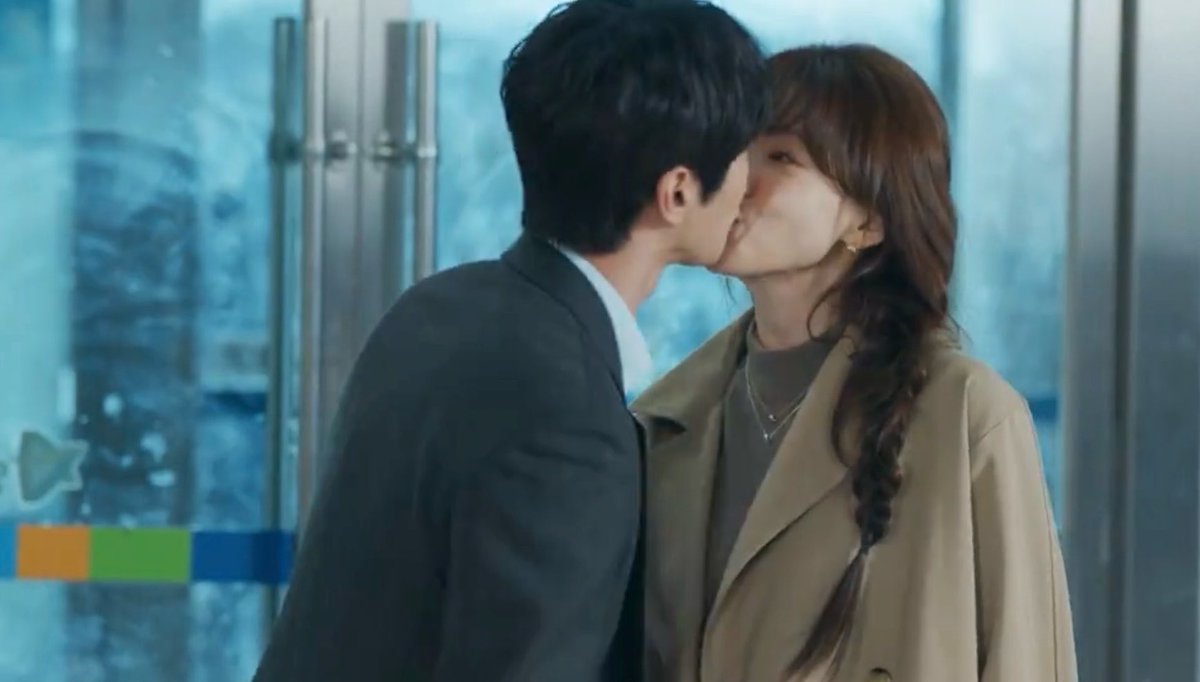 kenthusiastic10's tweet photo. The finale of #RebornRookie was great. Everything wrapped up neatly. My only nitpicks are the chairman’s sanctification and Jun-hyeon’s screen time. I’d have loved to see the two souls fight over the body. Still, I had fun and recommend it. #LeeJunyoung #RebornRookieEp12 https://t.co/RzPzfoNzak