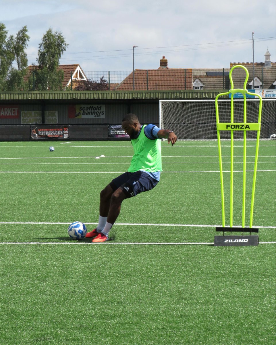 YateTownFC's tweet photo. The hard work continues as we trained ahead of the game yesterday π
#YTFC #Bluebells #TogetherWeAchieve https://t.co/HI5PE1QGC1