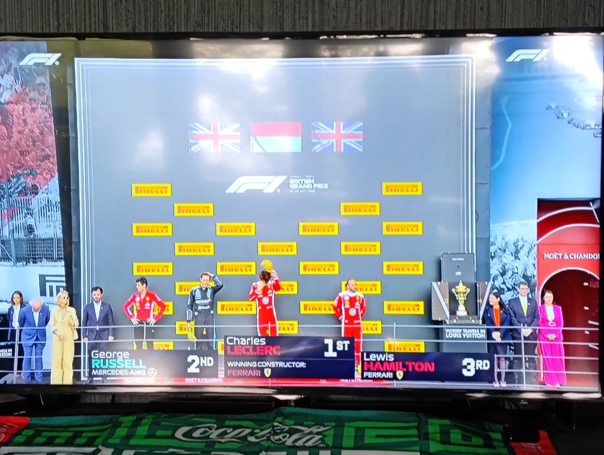 karlaceja21's tweet photo. Gran Premio de Inglaterra 
#GPSilverston #GranBretañaGP #SilverstonGP #GranPremioDeGranBretaña #F1 @F1 #LegalmenteBella https://t.co/uHCoNPO3dM