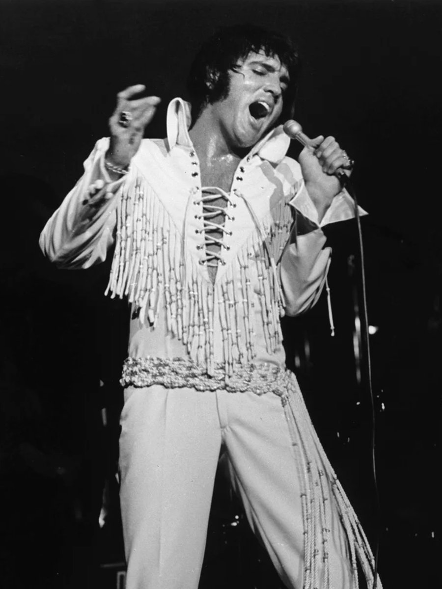 ElvisPresley's tweet photo. In July 1970, Elvis debuted the legendary jumpsuits that would become one of his most recognizable stage looks. 

#ElvisPresley #Icon #Jumpsuit #Fashion #Style https://t.co/uZ1yfaPxJm