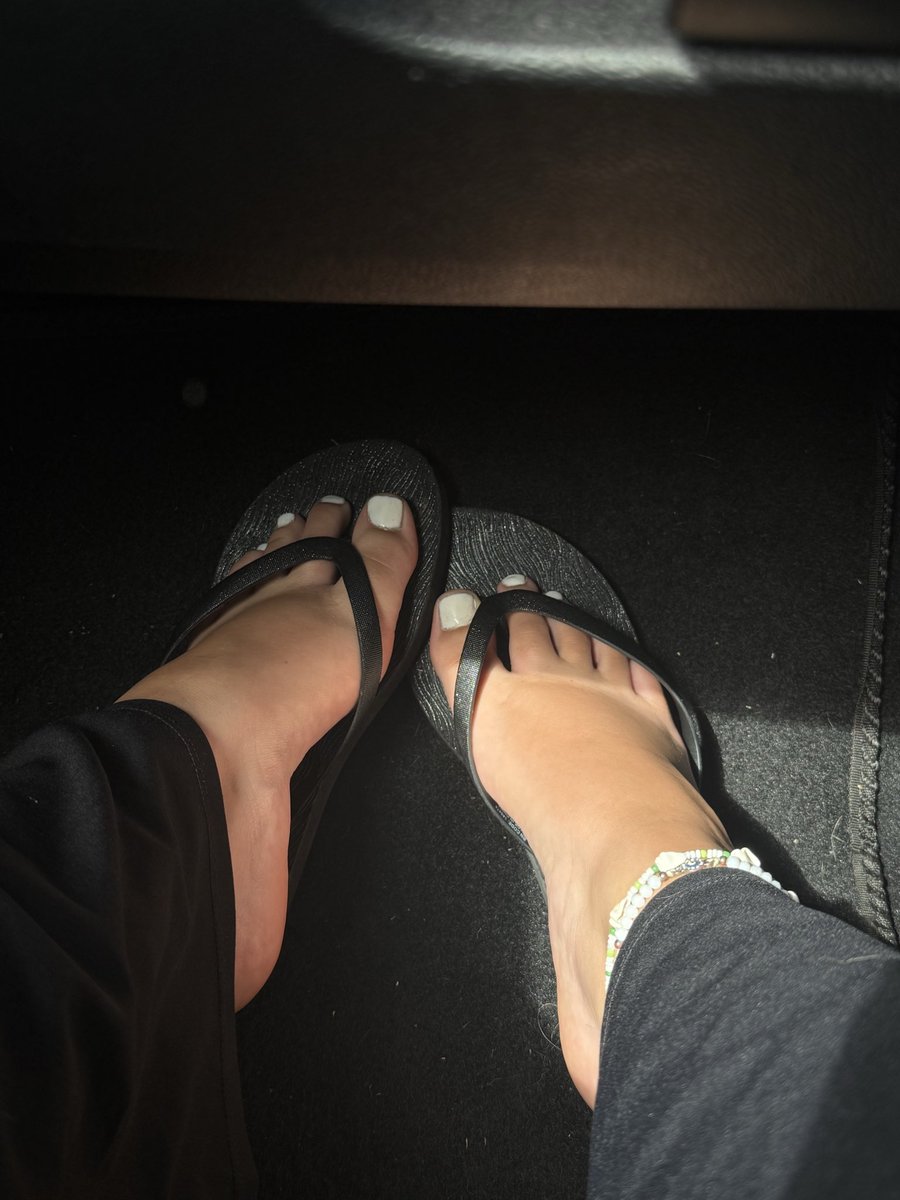 CheekyChard06's tweet photo. Passenger princess 4 life 💋🤍🚗

#footfetısh #feet #feetworshi̇p #feetfetısh #toes #UK https://t.co/VEmFvxXsjF