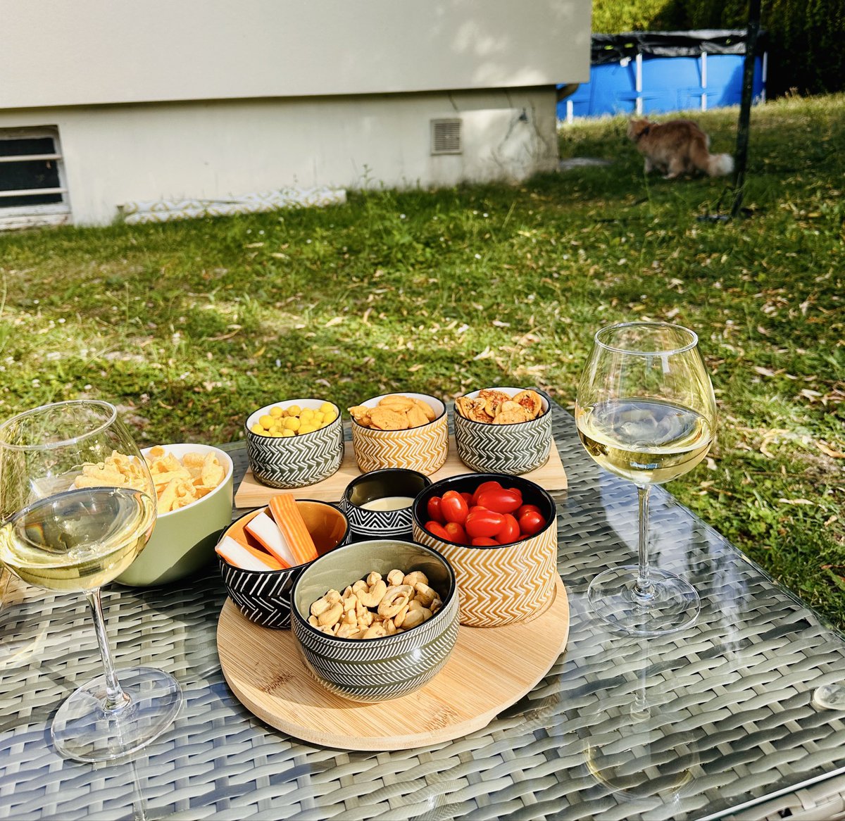 79Stef's tweet photo. Je déclare ouvert le début des vacances en solo avec un apéro piscine 😎
#Apéro
#Piscine
#VacancesSolo
#JAiDécidéDeProfiterDeMonÉté https://t.co/IfnxIDNo9S