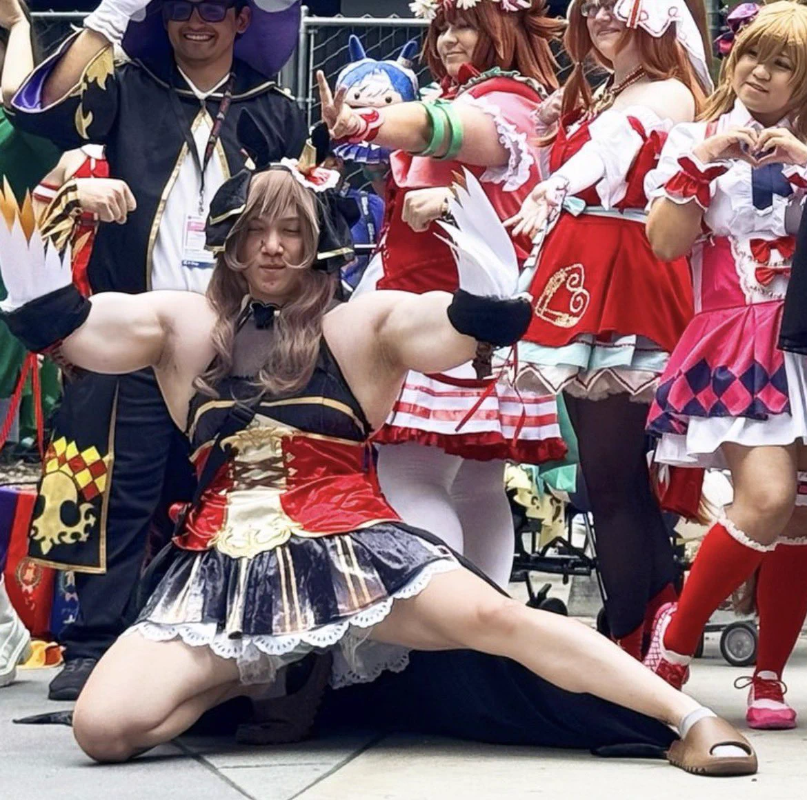 アメリカのAnime Expoで筋肉質ウマ娘コスプレが大盛況