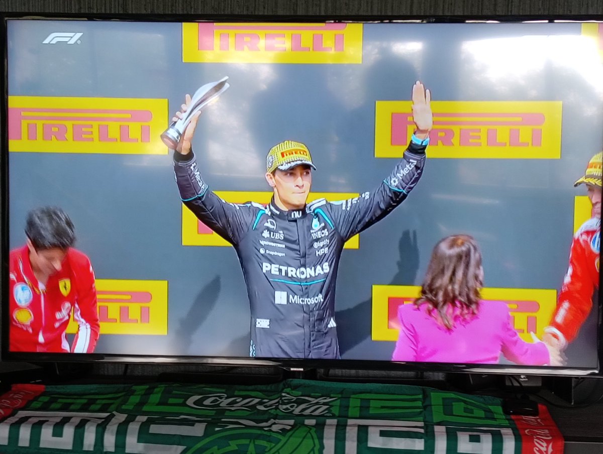 karlaceja21's tweet photo. Gran Premio de Inglaterra 
#GPSilverston #GranBretañaGP #SilverstonGP #GranPremioDeGranBretaña #F1 @F1 #LegalmenteBella https://t.co/ywp98vLgZc