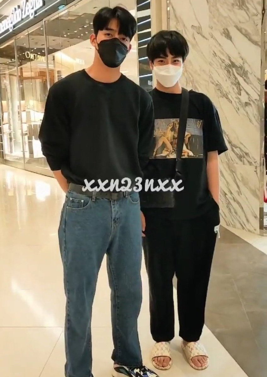 sixteenth26_'s tweet photo. เห็นรูปนึ้ละตลกจริง ใครจะไปคิดว่าเป็นดาราทั้งคู่ มิกเหมือนขอพี่ดาราถ่ายรูปมากยัยหัวดุ๋ง 555555555555555555555555 https://t.co/ssKjF5iOcN