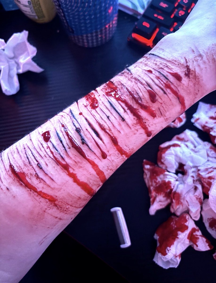 LSD_Hound's tweet photo. My favorite TOTALLY sfx makeup cuts 

#slitter #selfharm #sh #relapseiscalinngmyname https://t.co/bXF6MF514j