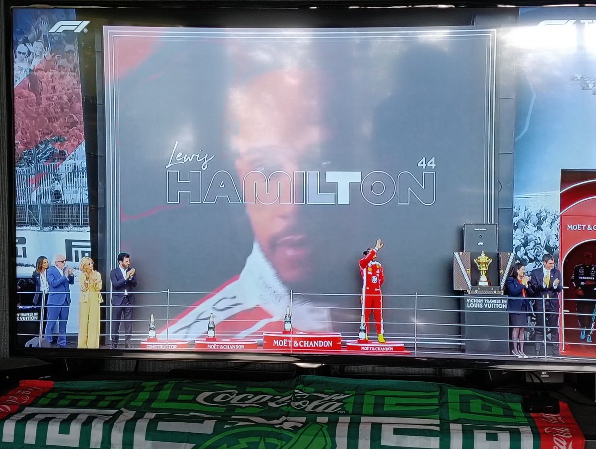 karlaceja21's tweet photo. Gran Premio de Inglaterra 
#GPSilverston #GranBretañaGP #SilverstonGP #GranPremioDeGranBretaña #F1 @F1 #LegalmenteBella https://t.co/ywp98vLgZc