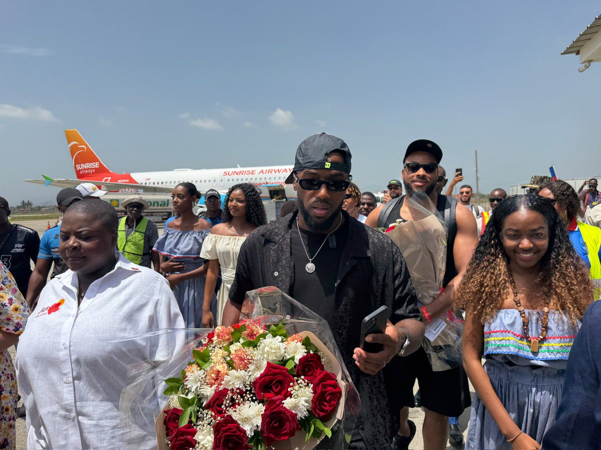 TICKETmaghaiti's tweet photo. Duckens Nazon, Martin Experience et Josué Duverger, 3 joueurs de la sélection nationale viennent d’arriver au Cap-Haïtien. À l’initiative de Sunrise Airways et Nomad Travel, les grenadiers visiteront Cap-Haïtien, Port-au-Prince et les Cayes.
#TicketToupatou
.
.
📸: @jdanielsenat https://t.co/8XsGUA72th