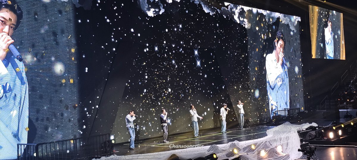 CHANSOOperior's tweet photo. EXhOrizon in Manila concert 💥💥

The best Kayo EXO! Ang galing!!! as always :)

#EXhOrizoninManilaDay2
#EXhOrizoninManila
#EXO @weareoneEXO https://t.co/SZF7QaBgG8