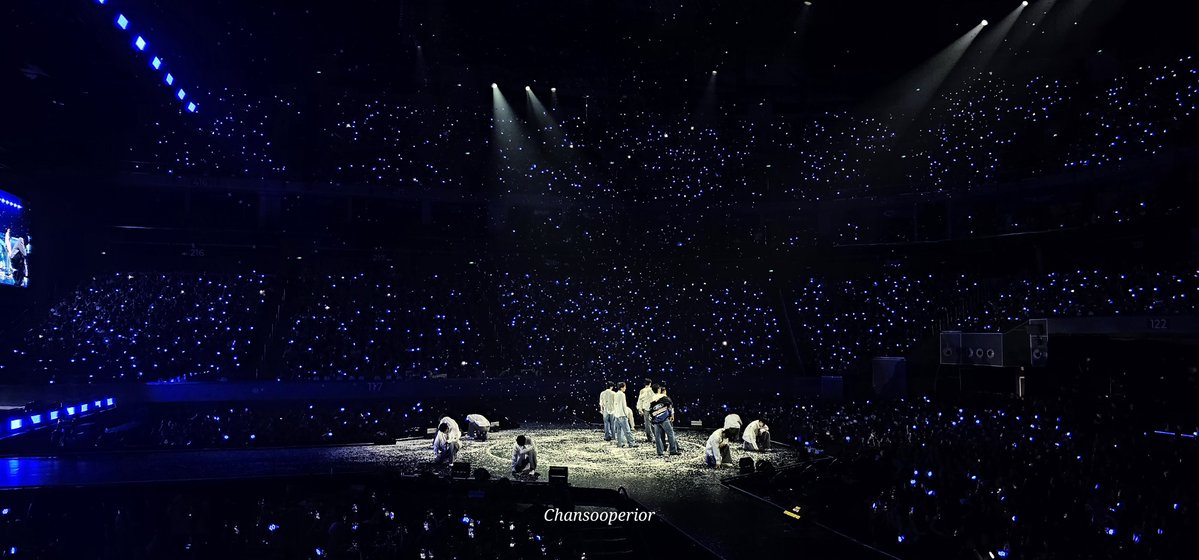 CHANSOOperior's tweet photo. EXhOrizon in Manila concert 💥💥

The best Kayo EXO! Ang galing!!! as always :)

#EXhOrizoninManilaDay2
#EXhOrizoninManila
#EXO @weareoneEXO https://t.co/SZF7QaBgG8