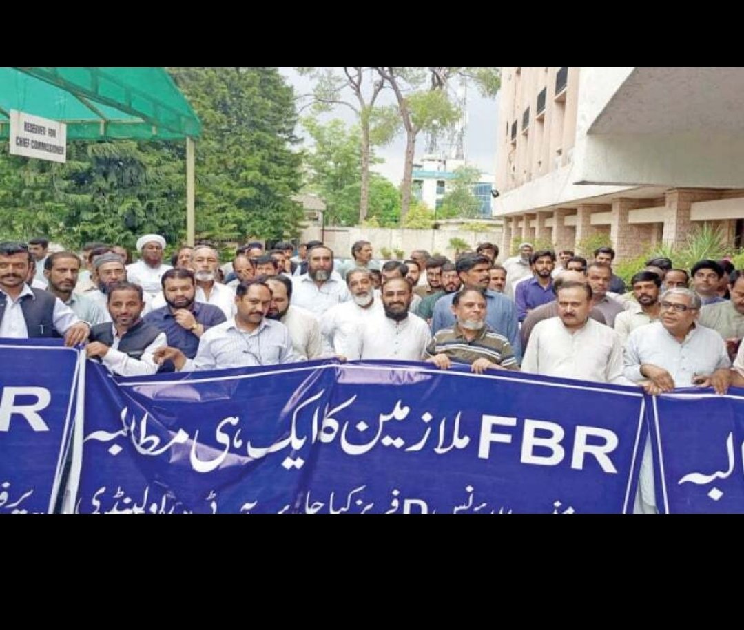 Samllah_bhatti's tweet photo. If other federal departments receive performance allowance 100% and 150%, then why not FBR empoyees? 
#DefreezeFBRAllowance https://t.co/nlHJbP0Ukb