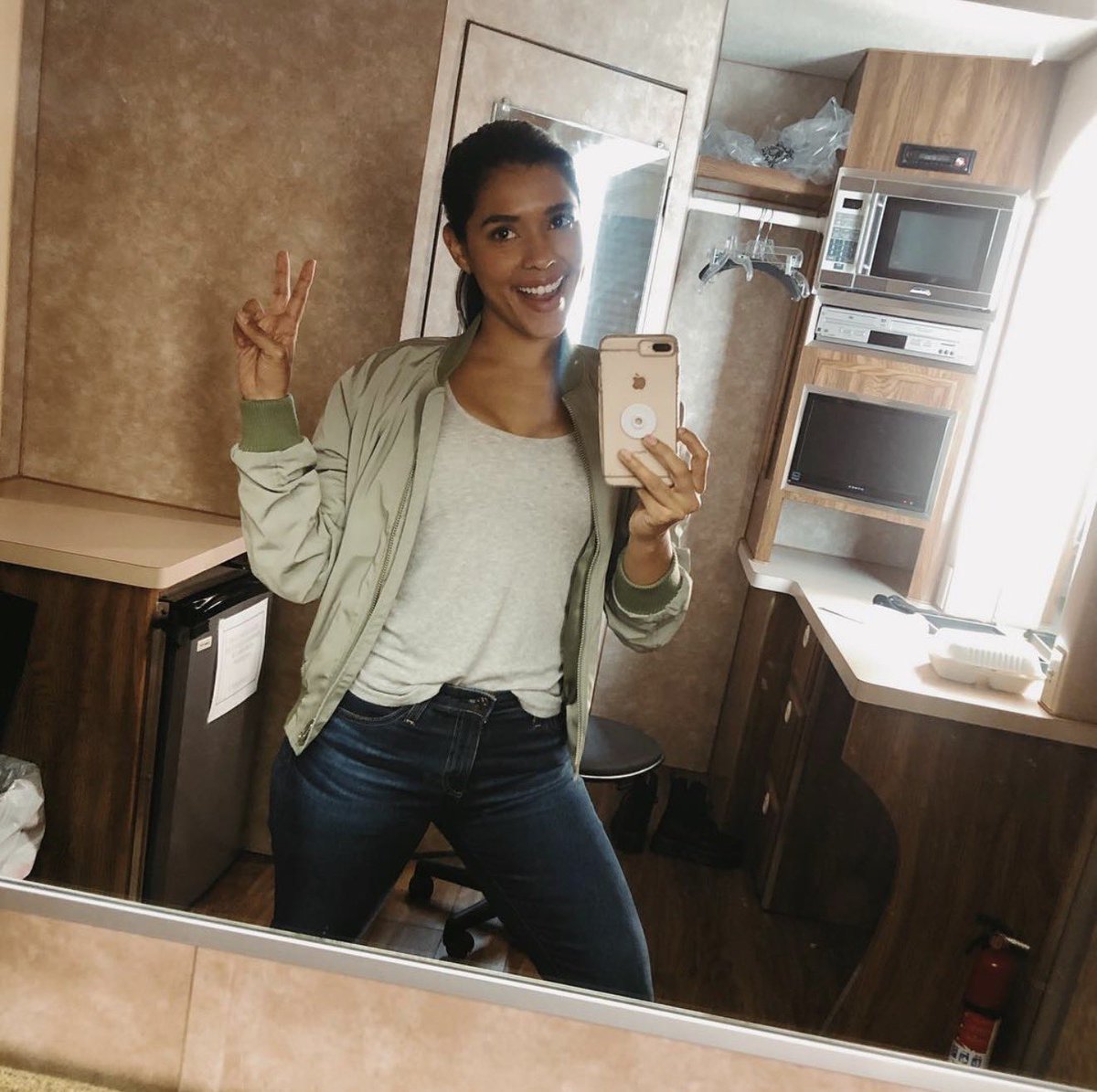 LisChavezsource's tweet photo. Happy Sunday!

And.. happy first post to many post to come of Lisseth every Sunday until The Rookie Season 9.
Follow this thread! https://t.co/2PM7xRPsxx