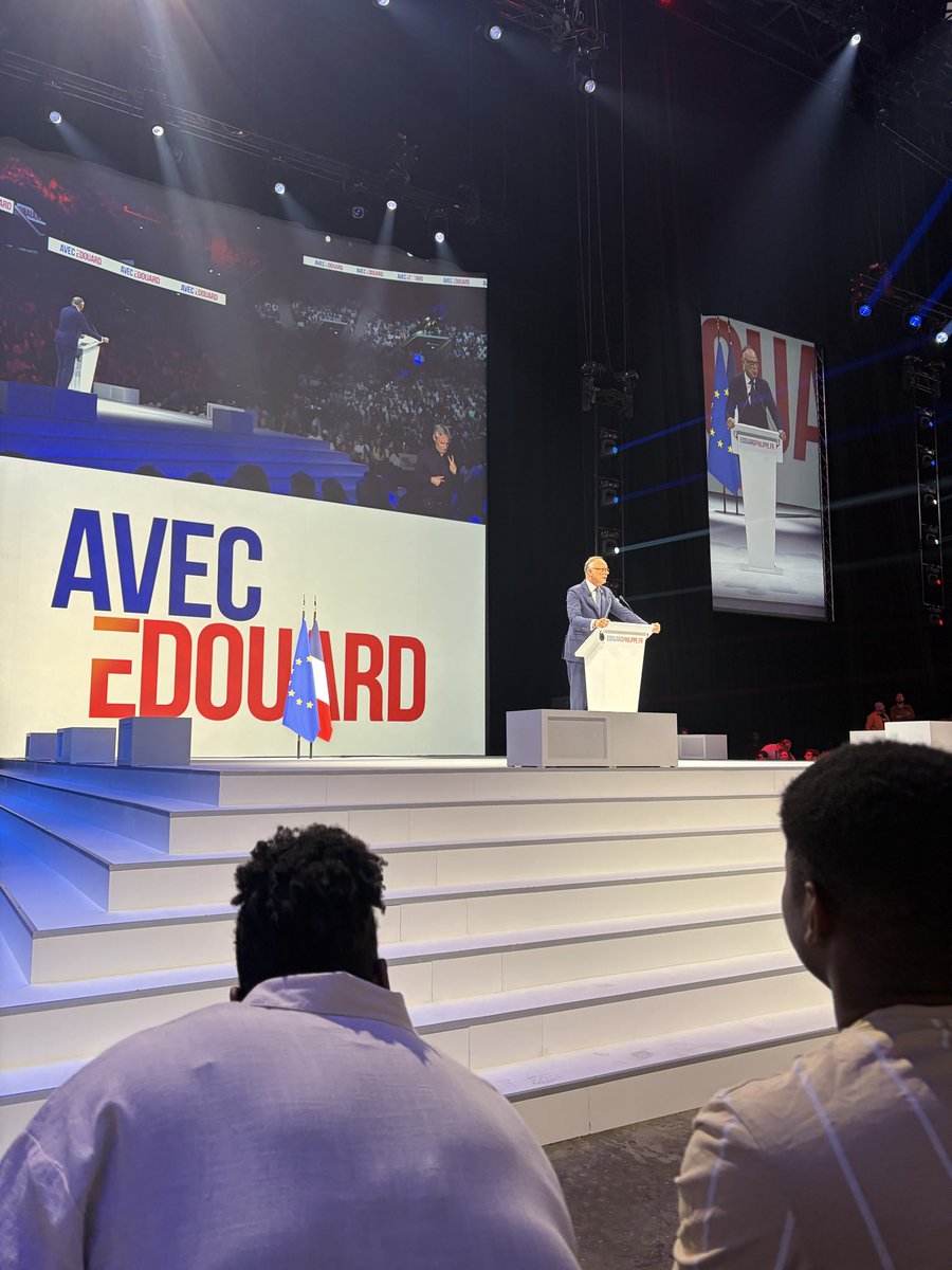 ClementGrelard_'s tweet photo. Plus de 5 200 personnes réunies autour d’@EPhilippe_LH ! 
Qui il est (vraiment), ce que nous sommes aujourd’hui et où il veut nous emmener.
Le 5 juillet, première pierre des cinq prochaines années.
@ChristopheBechu 
#CroireEnNous
#AvecEdouard https://t.co/piN6pFba3J