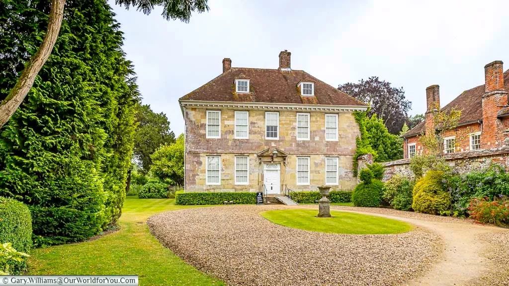 OurWorldforYou's tweet photo. There's something a little niche on our YouTube. A visit to the home of former UK Prime Minister Ted Heath, #Arundells, in the heart of #Salisbury, Wiltshire. Find out more about the sailor, musician and statesman from the 1970s - https://t.co/JqDc2pyCp7 https://t.co/Ge3qPtmaDF