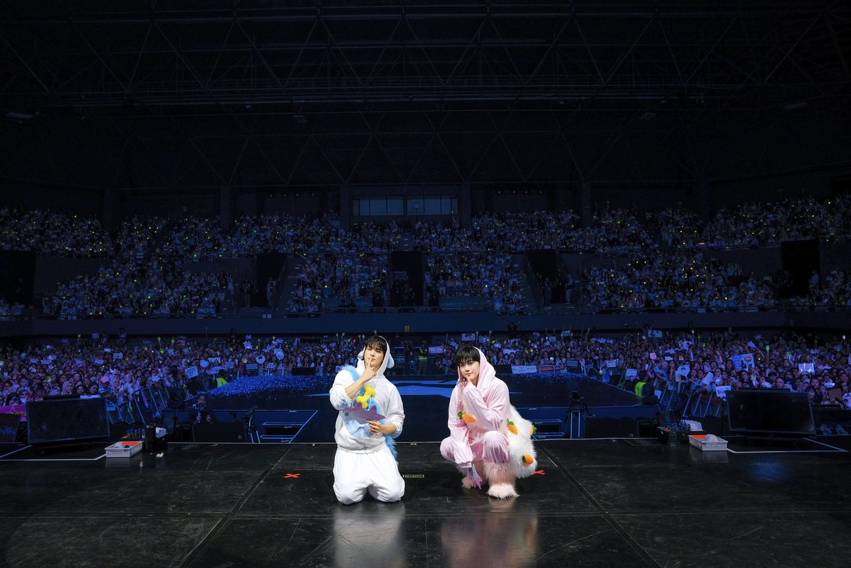cremejrulee's tweet photo. And even if they're split into pairs, on diff stage, in diff contries, they're still kkyu-ing 😭😭😭 let's all just k(kyu)ms https://t.co/yKD6ZHi5O1