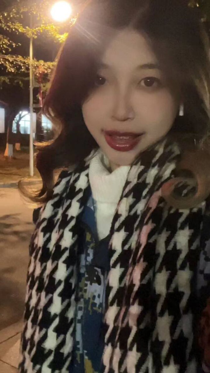 Lovebitc7's tweet photo. 母猪的婊子闺蜜杨思雨，果然母猪姐妹最喜欢的就是相互出卖， 一起心甘情愿的沦为男爹的鸡巴套子，大家更喜欢用母猪的骚屄还是母猪闺蜜的婊子骚脸榨精呢？
#母猪 #闺蜜 #骚屄 #背刺 https://t.co/ACxyTyyk9R