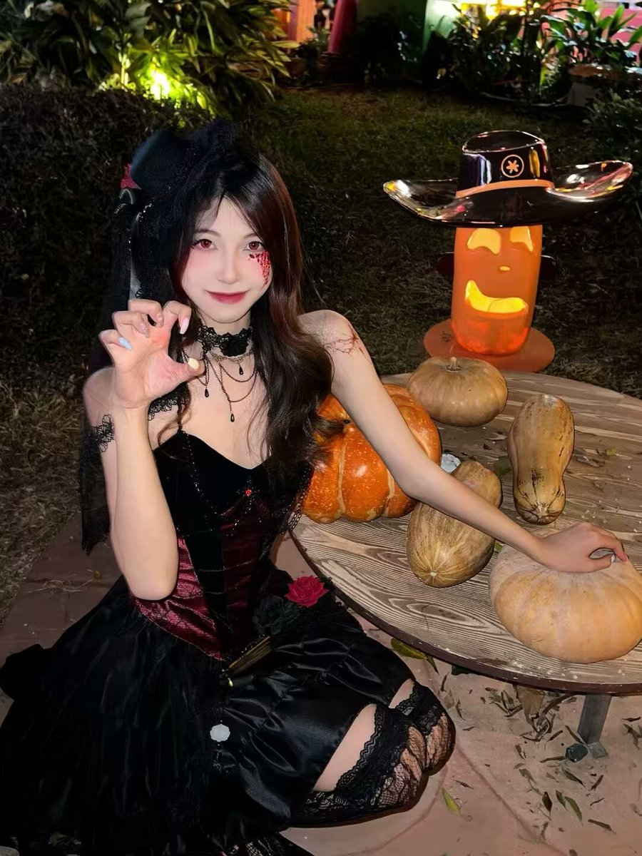 Lovebitc7's tweet photo. 母猪的婊子闺蜜杨思雨，果然母猪姐妹最喜欢的就是相互出卖， 一起心甘情愿的沦为男爹的鸡巴套子，大家更喜欢用母猪的骚屄还是母猪闺蜜的婊子骚脸榨精呢？
#母猪 #闺蜜 #骚屄 #背刺 https://t.co/ACxyTyyk9R