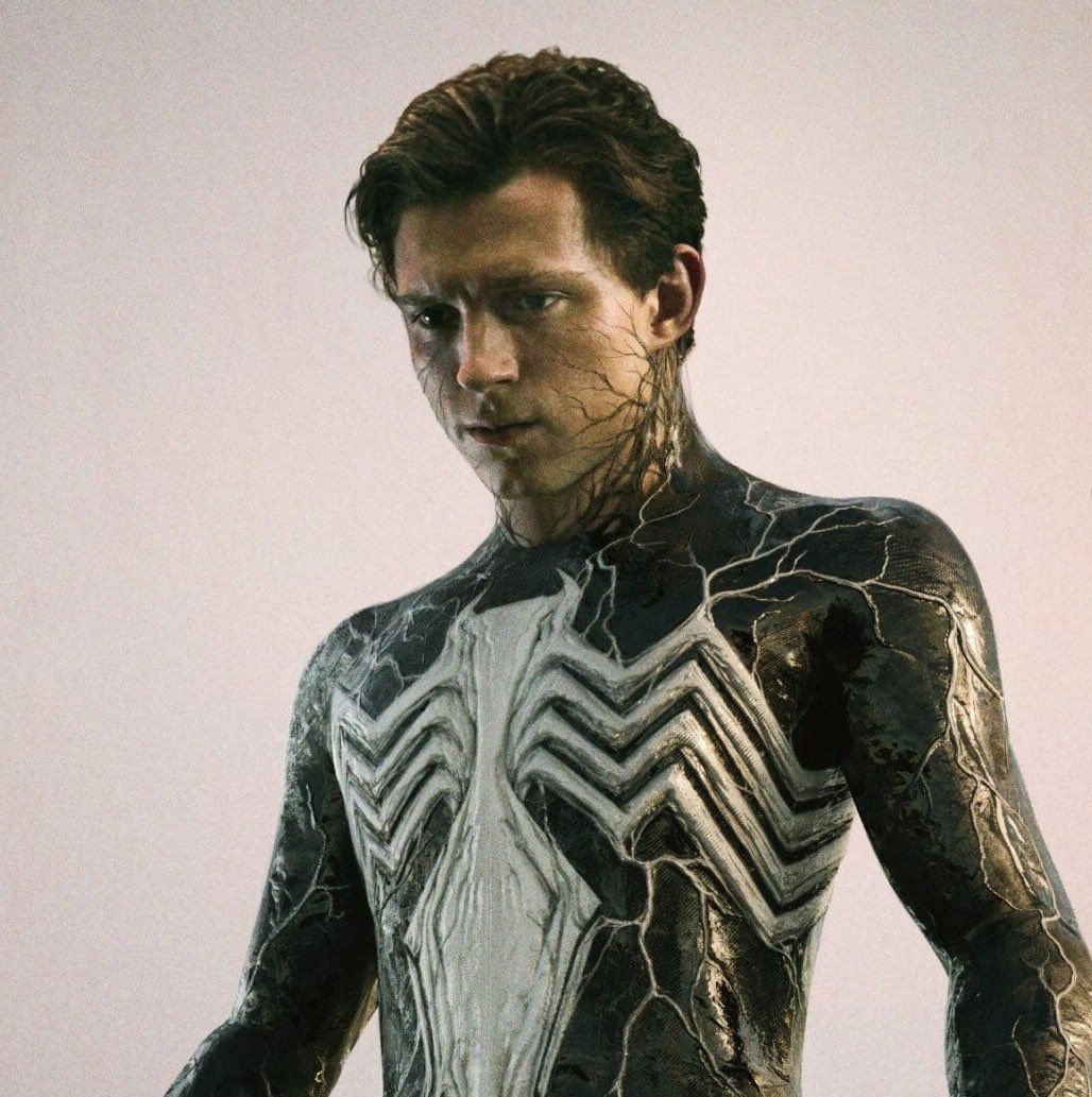 marvelousgeek__'s tweet photo. Tom Holland’s Spider-Man will reportedly be mind-controlled and wear the Symbiote suit in ‘AVENGERS: SECRET WARS’

(via: @JamesMackwl) https://t.co/UNFq4qy1Qo
