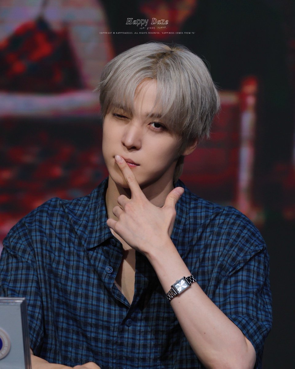 JYHLATTE's tweet photo. it’s the Boyfriend fit https://t.co/VfYlJi4n3P