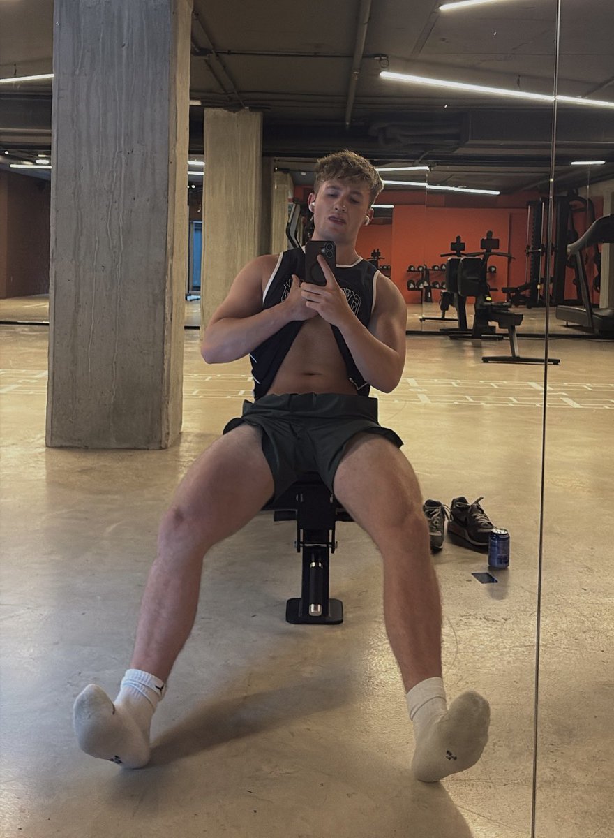 isaacjamessss's tweet photo. sweaty boyyyy 🧦 https://t.co/E3lXtQUYAa