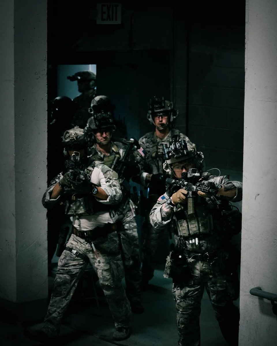 WarFlash_2630's tweet photo. 🇺🇸US-75th Rangers during training at a facility in Georgia https://t.co/v5fHkBhPo2