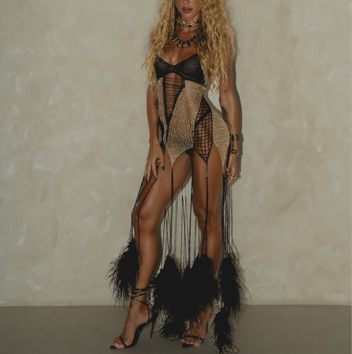 blondedcob's tweet photo. Mariah the Scientist performing at Afro Nation in Portugal in custom Crochay Rio 

styled by Jaclyn Fleurant https://t.co/wkJdeRIspg