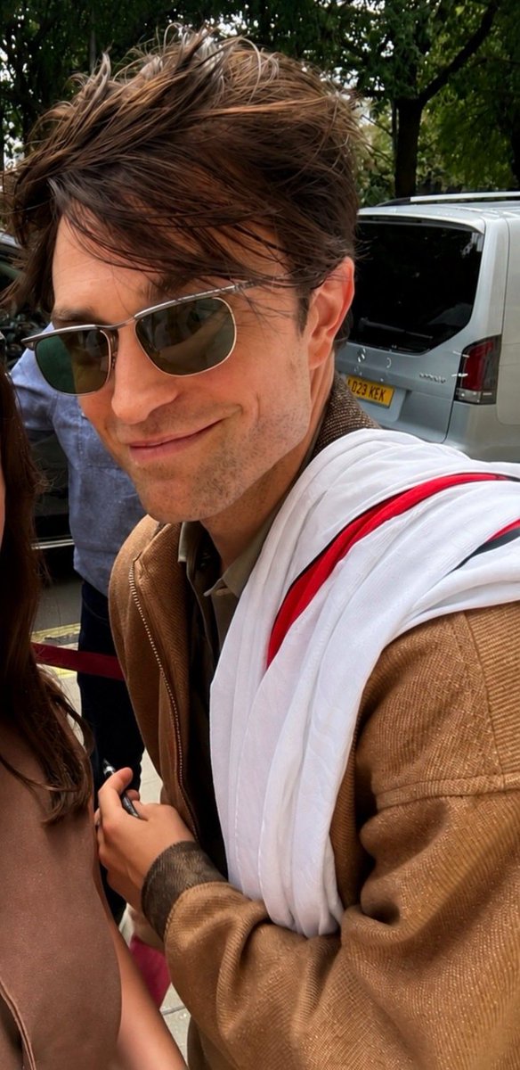 candykizzes24's tweet photo. The smirk 😏 is back! Hello Mr. Wayne 🦇 https://t.co/YW6RGqJmfJ