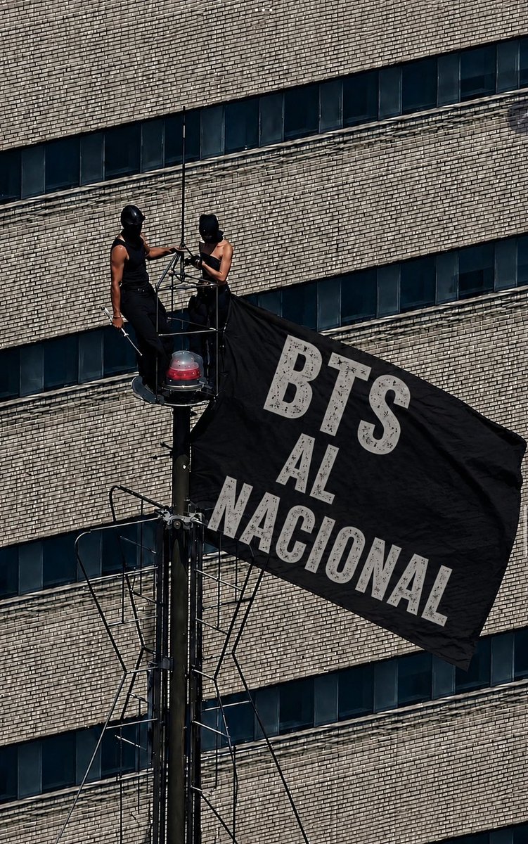 BTSDailyChile's tweet photo. A ARMY que hoy participarán en las distintas manifestaciones: cuídense mucho. Si es posible, asistan acompañad@s, manténganse comunicad@s con sus cercanos y prioricen siempre su seguridad.

Hagamos sentir nuestra voz de forma firme, respetuosa y pacífica. Nuestro objetivo es que nuestras demandas sean escuchadas sin perder de vista lo más importante: el bienestar de todos.

Mucha fuerza y gracias por representar a ARMY Chile.

💜

#BTSALNACIONAL
#BTSENCHILE
#BTSCHILE
#QUEREMOSABTSENELNACIONAL