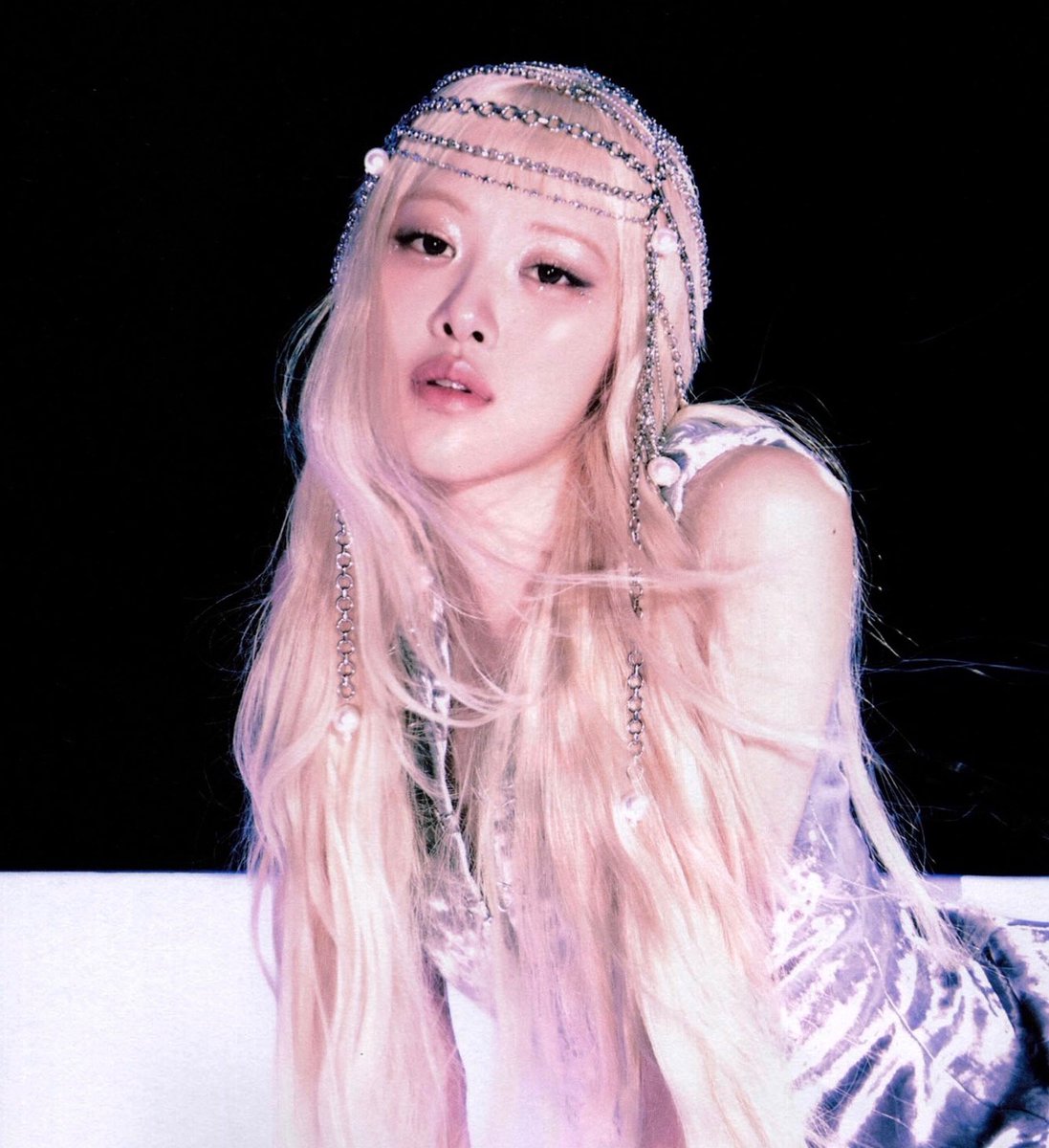 TheePopCore's tweet photo. JENNIE joins ROSÉ as the only K-pop Soloists in history to earn a #1 song on US Pop Radio. https://t.co/KsVn5AsyGp