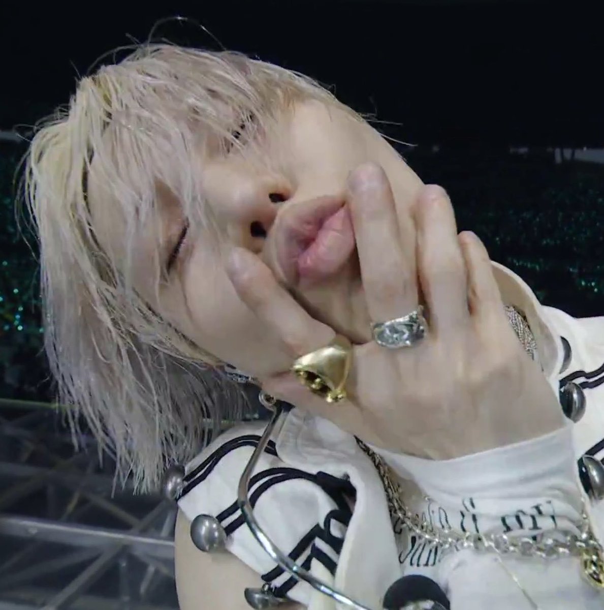 miningmining123's tweet photo. 샤이니태민                                      솔로태민 https://t.co/rKv3DY201h