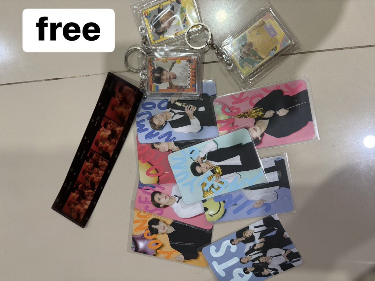 n_iaree's tweet photo. WTS — want to sell photocard BTS 

💰take all 700 

🏷️ pc weverse japan wvjp tokyo strip arirang namjoon seokjin yoongi jhope jimin taehyung jungkook tae jk suga

✅ inc packing
✅ splitpay
❌ exc adm oren 
🏠 Palembang https://t.co/EY0r3WLUSo