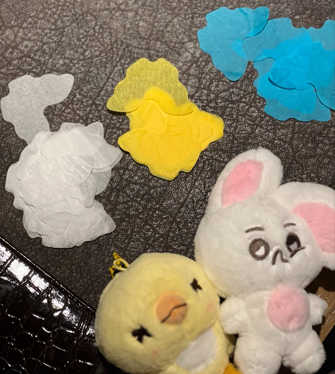 chanhunit's tweet photo. exhorizon in manila — don’t go confetti

giving away some extra confetti around moa tomorrow afternoon! if anyone is willing to do some last minute trades or kahit completely free, just show me this tweet

loc: tba

t. #exo #EXhOrizon #EXhOrizonInManila wtt https://t.co/agzOZf4n8g