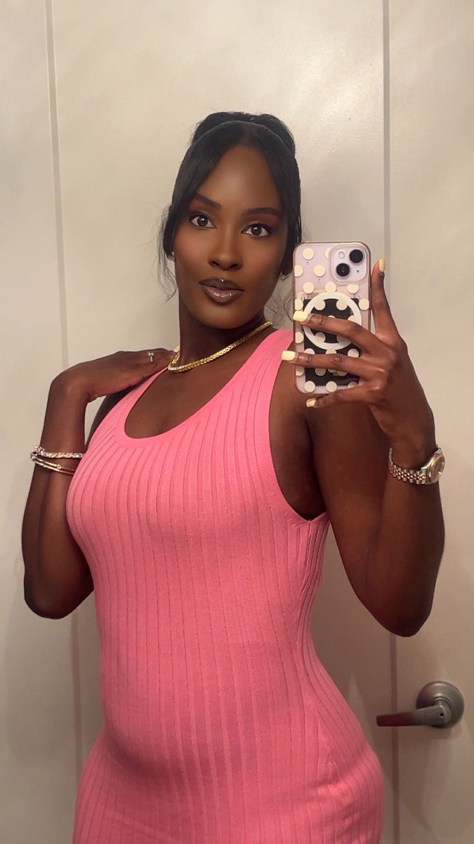 TheArianaJanae's tweet photo. Why btches mad do they wanna be meeee? https://t.co/ZsQSal23nE