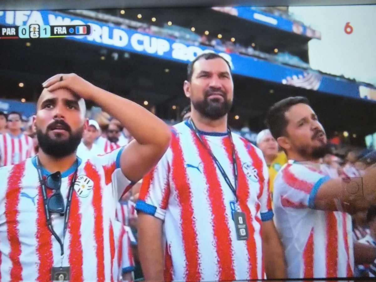 scredko's tweet photo. @jenciso11 @pineku10 @rondon_EA26 @JonathanGu13200 1998 but en or, 2026 penalty avec la VAR, on adore jouer contre les paysans du Paraguay pour se foutre de leur gueule 🥰 https://t.co/bOiIFlrQ7K