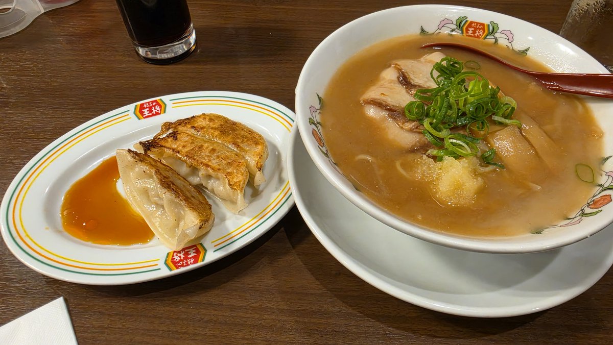 kuwatoron's tweet photo. 今回の遠征で食った飯たち　こいつ麺しか食ってないやん https://t.co/wT8NRgO2Li