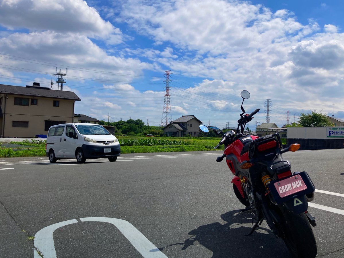 grom_man's tweet photo. 我が街はわりと観光地 外国からいらっさるお客さんが多い場所 も あります そんな場所のデパートなんかで たまに買い物すると ブドウのパック¥360 とか うっかり抱えてレジなんか並んだりして 列が渋滞してる間によく見ると（100gあたり￥360 ってのに気がつく そんなスリルも（汗

おはようございます https://t.co/IsnzXeYVg9