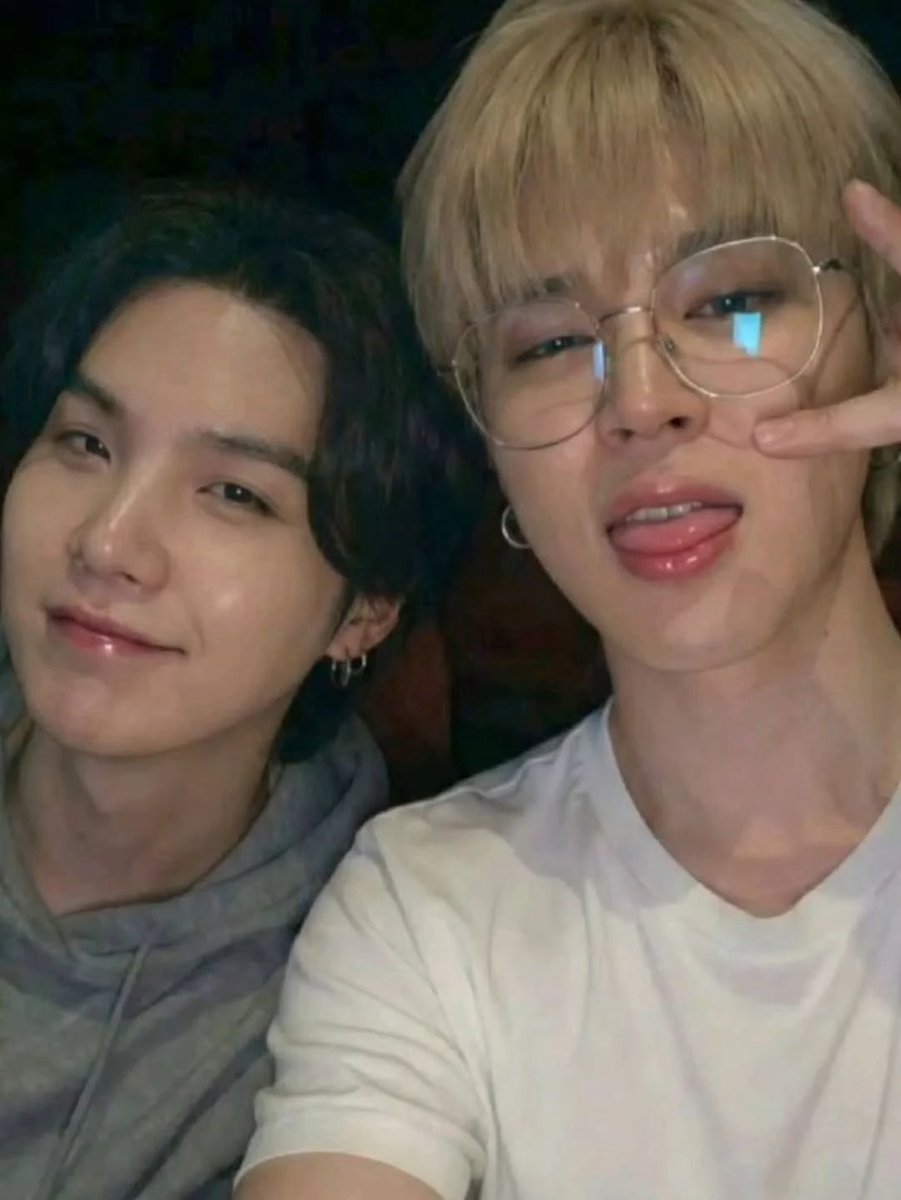 butaqueradejk's tweet photo. ¡HOLA! Yo también busco mutis✨

⤷Only army, OT7 pero Jimin y YoonGi son mi debilidad, banco el yoonmin, soy de Argentina obvi, y mis wrecker son todos😆 https://t.co/6zr4epmjUX